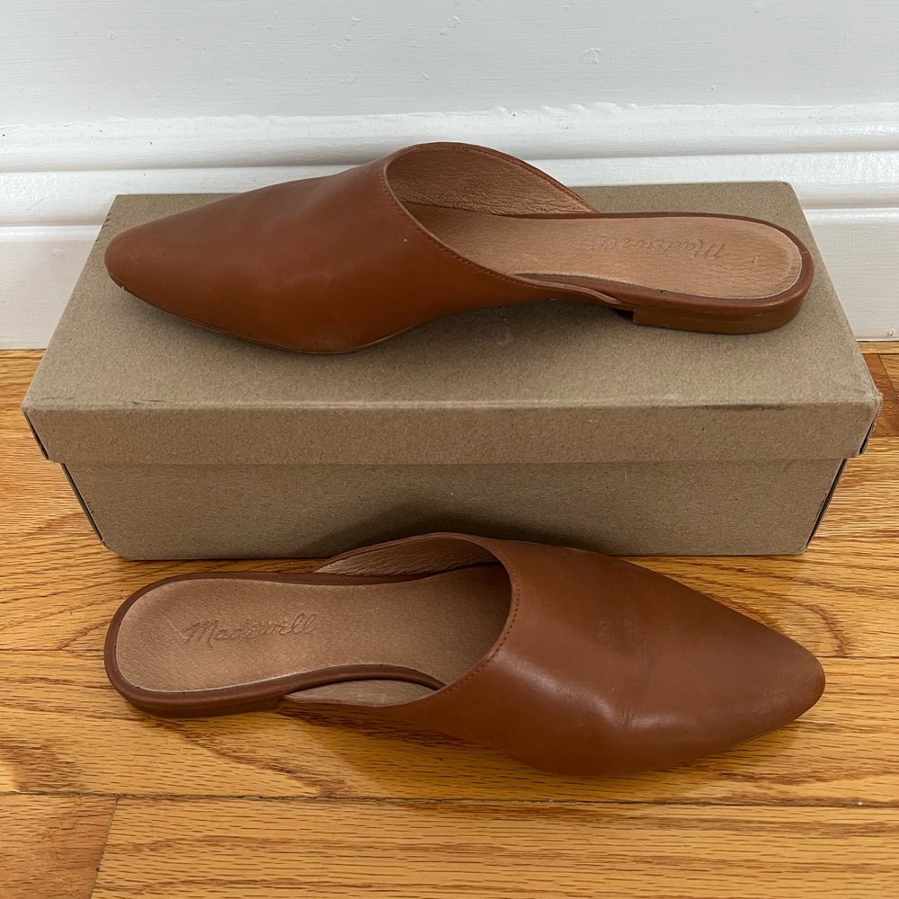 Madewell Womens flat leather mules. Saddle color. Size 8. Excellent condition.